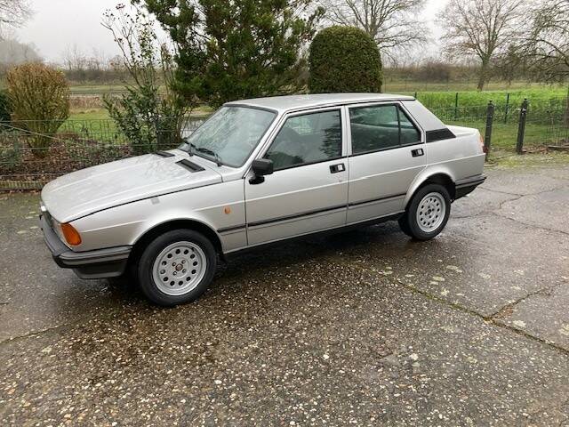 Bild 5/8 von Alfa Romeo Giulietta 1.6 (1982)