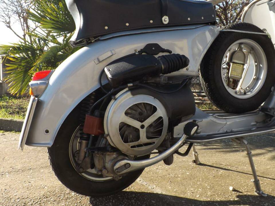 Bild 30/37 von Piaggio Vespa 150 GS (1958)