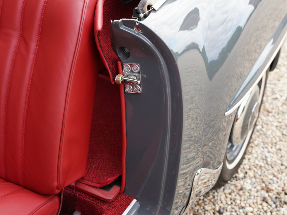 Image 41/50 of Mercedes-Benz 190 SL (1957)
