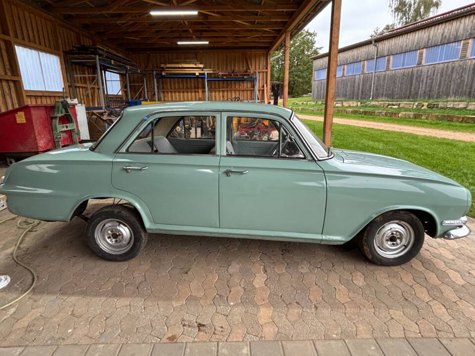Image 3/4 of Vauxhall Victor FB (1964)