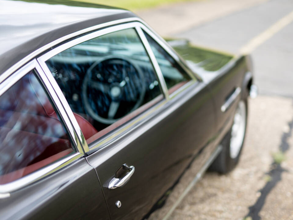 Bild 47/50 von Aston Martin DBS V8 (1971)