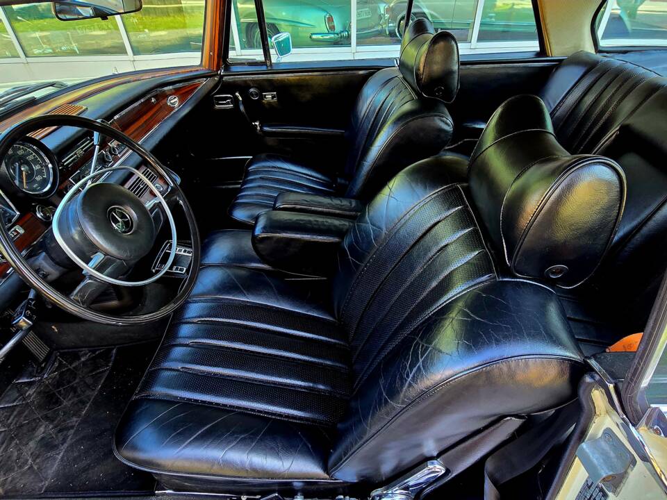 Immagine 7/16 di Mercedes-Benz 280 SE 3,5 (1970)