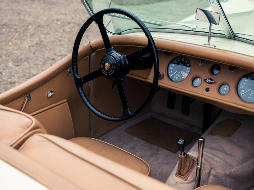 Image 26/45 of Jaguar XK 120 OTS (1950)