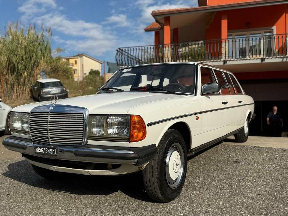 Bild 38/50 von Mercedes-Benz 240 D (1979)