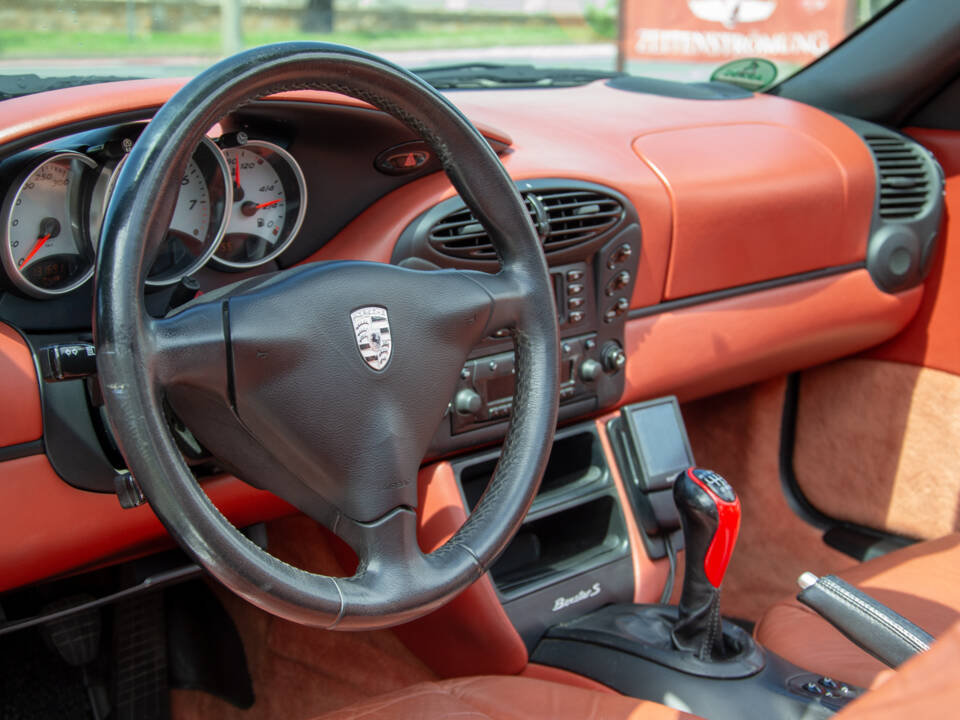 Immagine 23/30 di Porsche Boxster S (2000)
