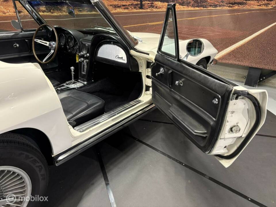 Image 45/50 of Chevrolet Corvette Sting Ray Convertible (1965)