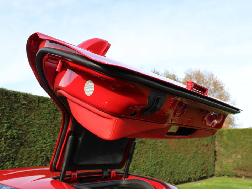 Image 28/57 of Mercedes-Benz SLS AMG (2010)