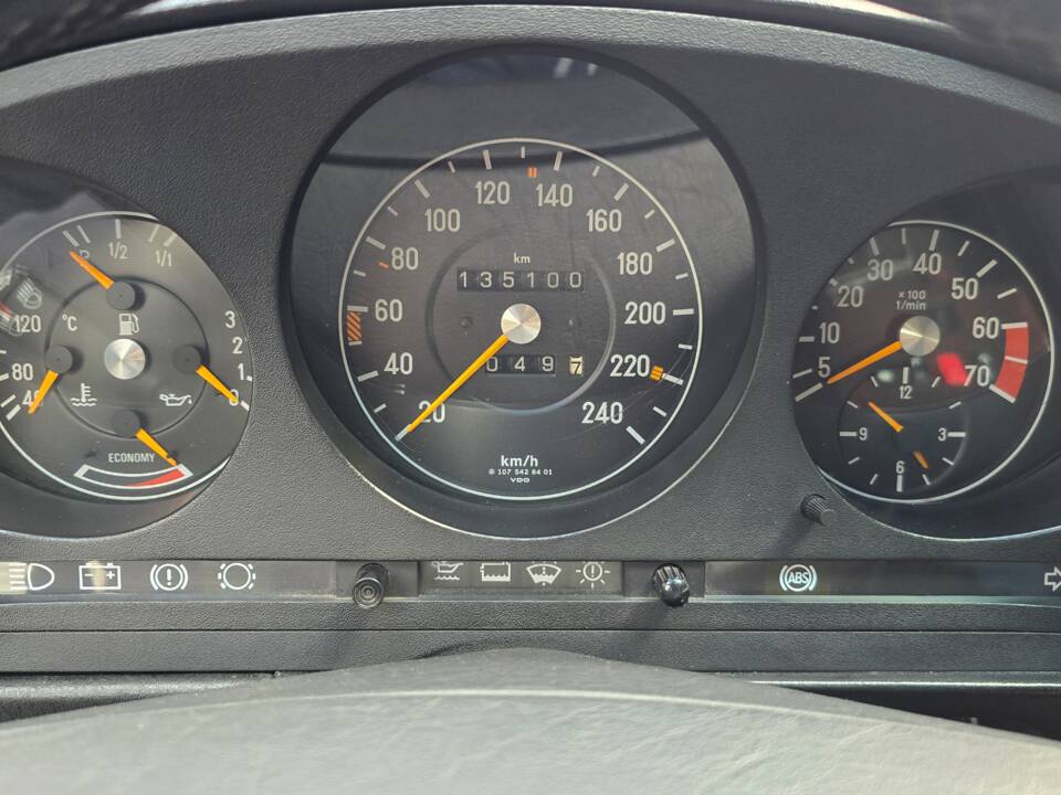 Image 11/34 of Mercedes-Benz 500 SL (1986)