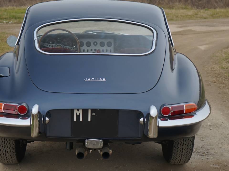 Immagine 14/39 di Jaguar E-Type 3.8 (1962)