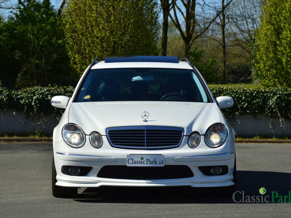 Image 8/50 of Mercedes-Benz E 500 T (2004)