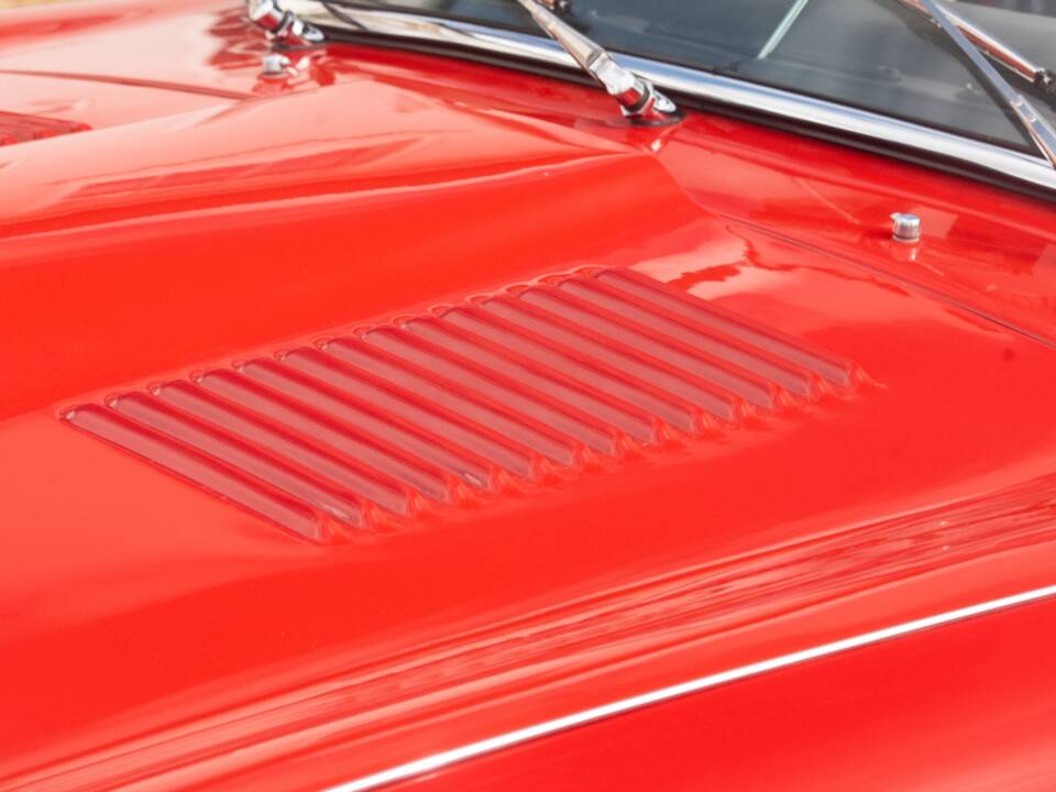 Image 26/50 de Jaguar E-Type (1967)