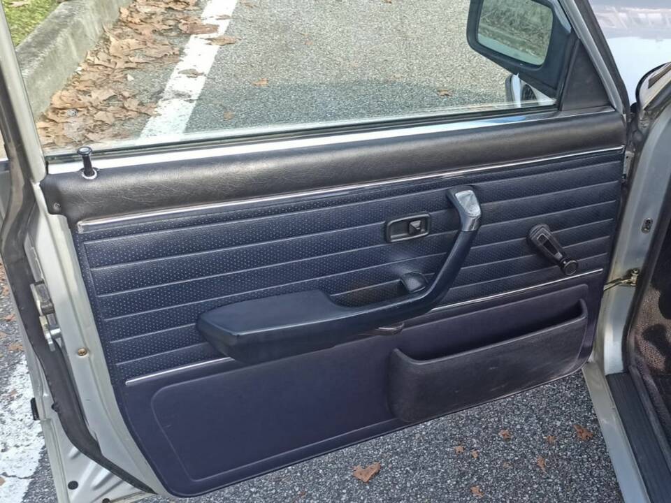 Image 8/8 of BMW 520/6 (1981)