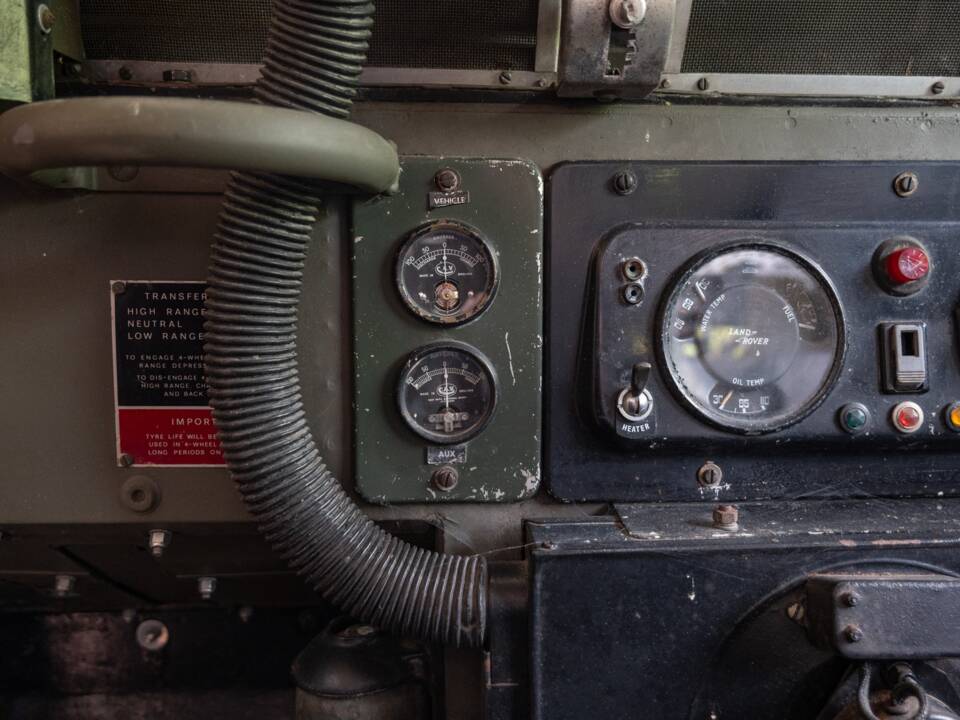 Image 32/50 de Land Rover 88 (1974)