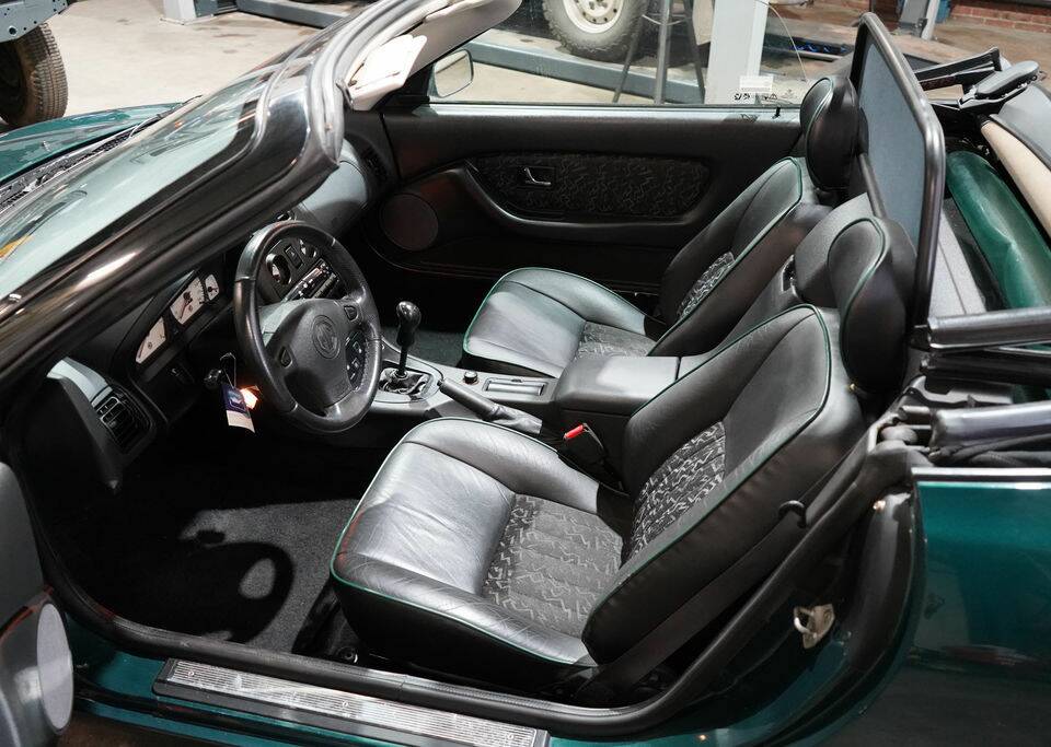 Image 2/8 of MG F 1.8i (1997)