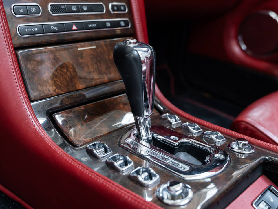 Immagine 23/45 di Bentley Azure (2007)