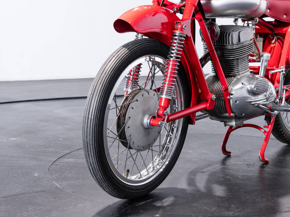 Immagine 36/42 di MV Agusta DUMMY (1955)