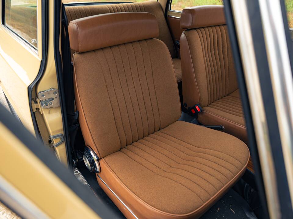 Image 8/18 of Alfa Romeo Giulia 1300 Super (1971)