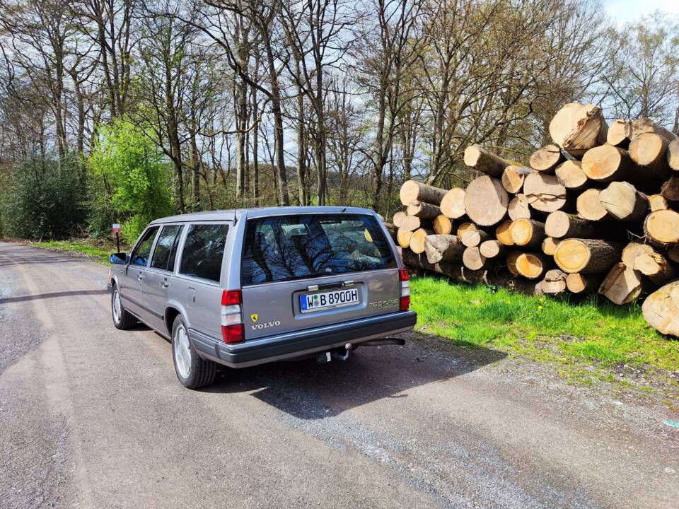Image 2/13 of Volvo 760 Turbo (1989)