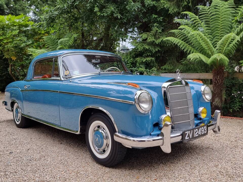 Image 24/100 of Mercedes-Benz 220 SE (1960)