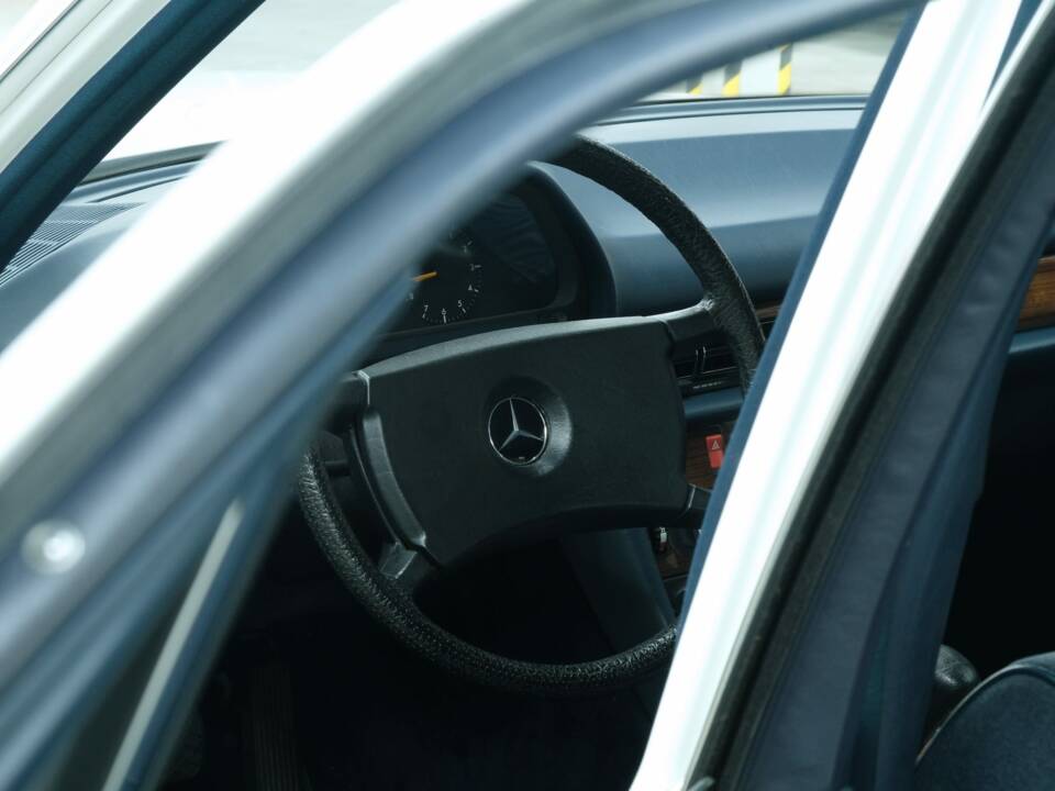 Bild 43/50 von Mercedes-Benz 280 S (1981)