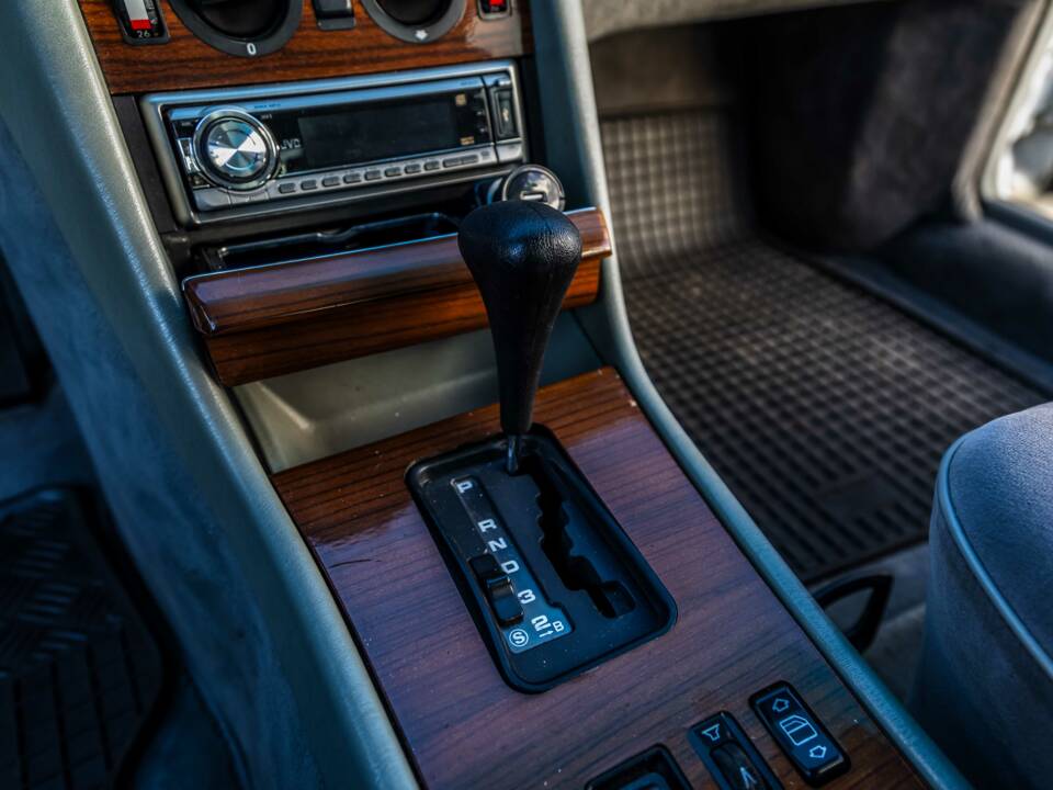 Image 99/175 of Mercedes-Benz 420 SE (1986)