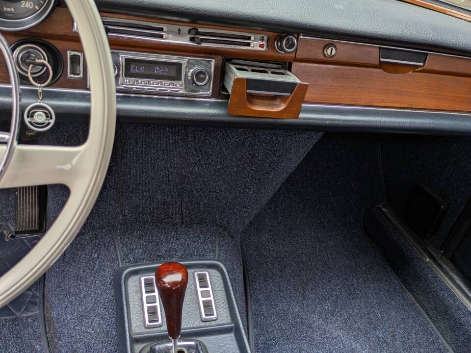 Immagine 9/24 di Mercedes-Benz 300 SEL 6.3 (1972)