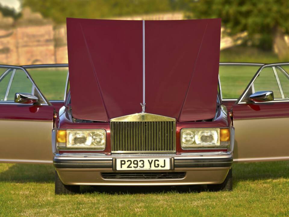 Image 17/50 of Rolls-Royce New Silver Dawn (1997)