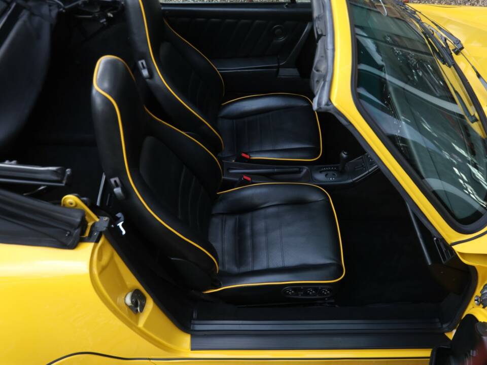 Image 28/50 of Porsche 911 Carrera 2 &quot;America Roadster&quot; (1993)