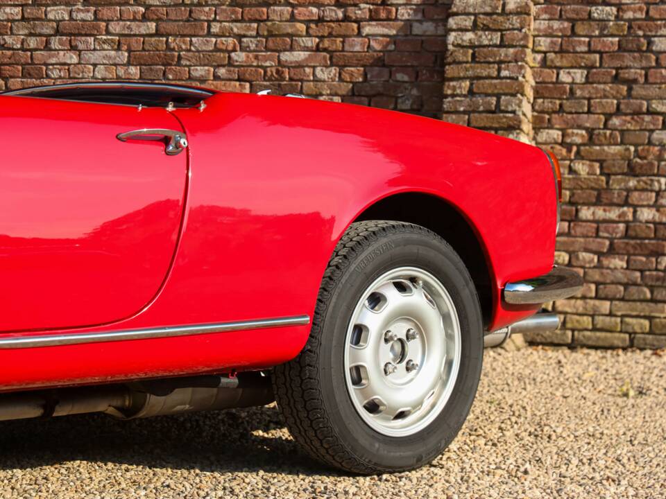 Image 9/50 of Alfa Romeo Giulia 1600 Spider (1963)