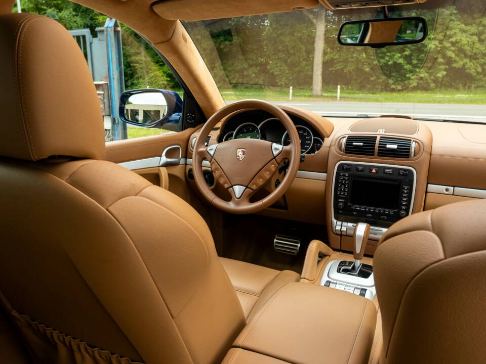 Image 14/25 of Porsche Cayenne Turbo (2008)