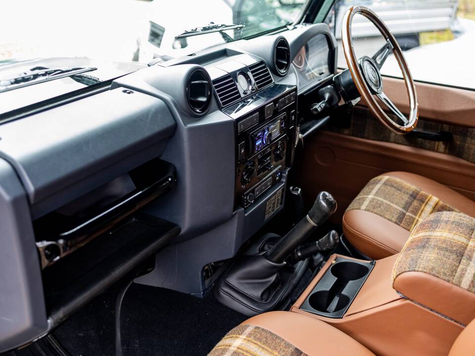 Bild 18/45 von Land Rover Defender 110 (2015)