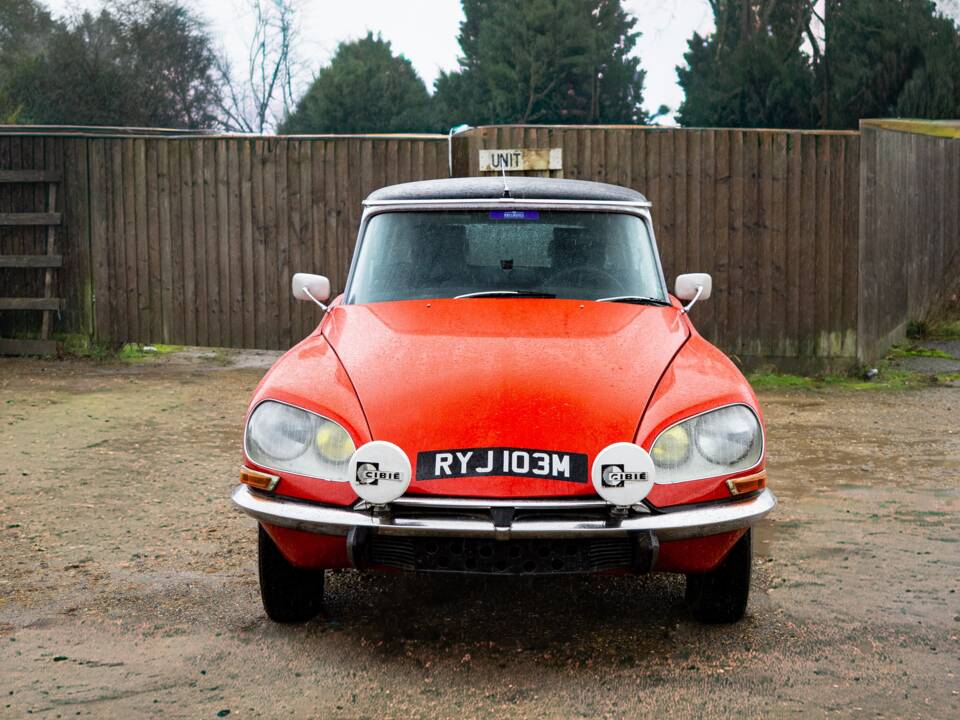 Image 14/24 de Citroën DS 20 A (1973)