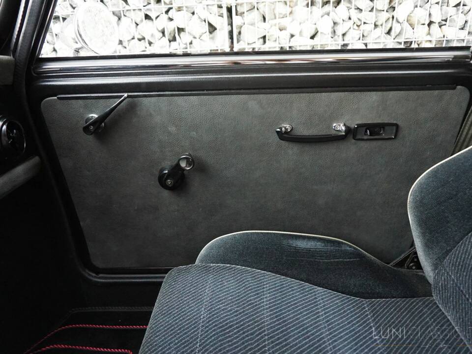 Image 34/64 of Mini 1100 Special (1980)