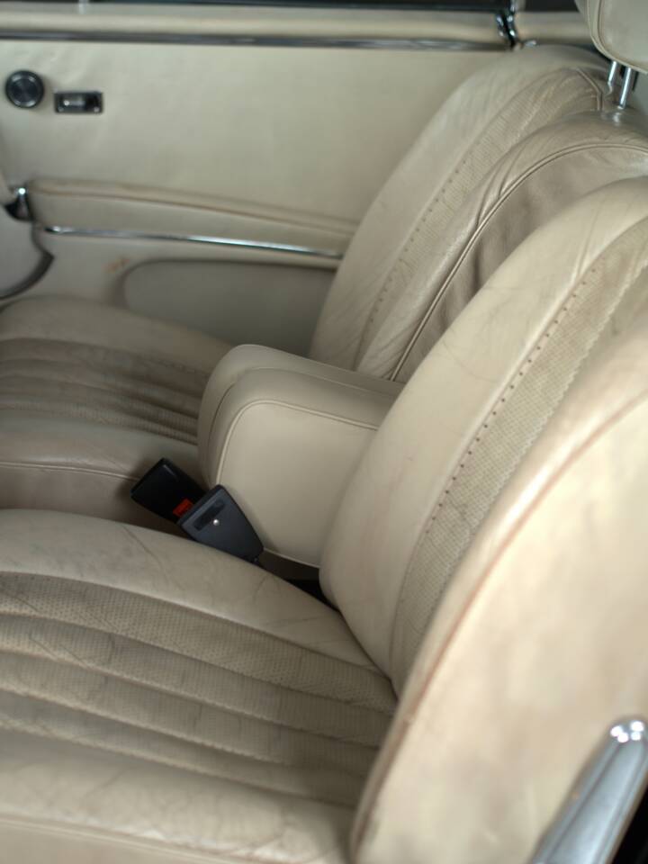 Image 44/57 of Mercedes-Benz 280 SE 3,5 (1971)