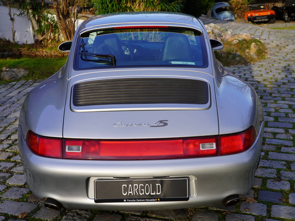 Bild 9/16 von Porsche 911 Carrera 4S (1997)