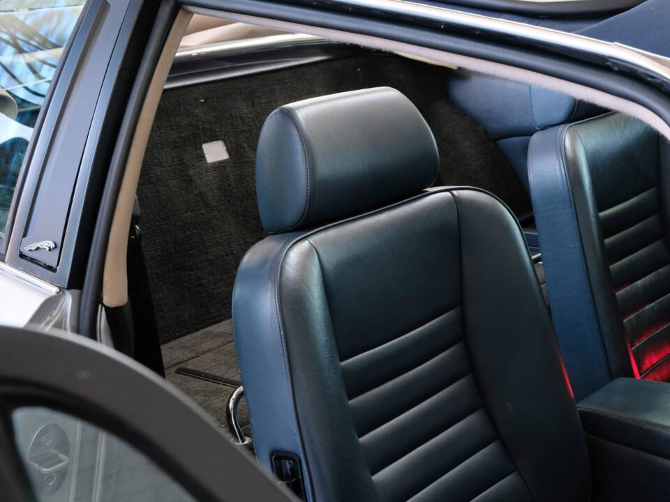 Image 27/47 of Jaguar XJ-SC 5.3 (1987)