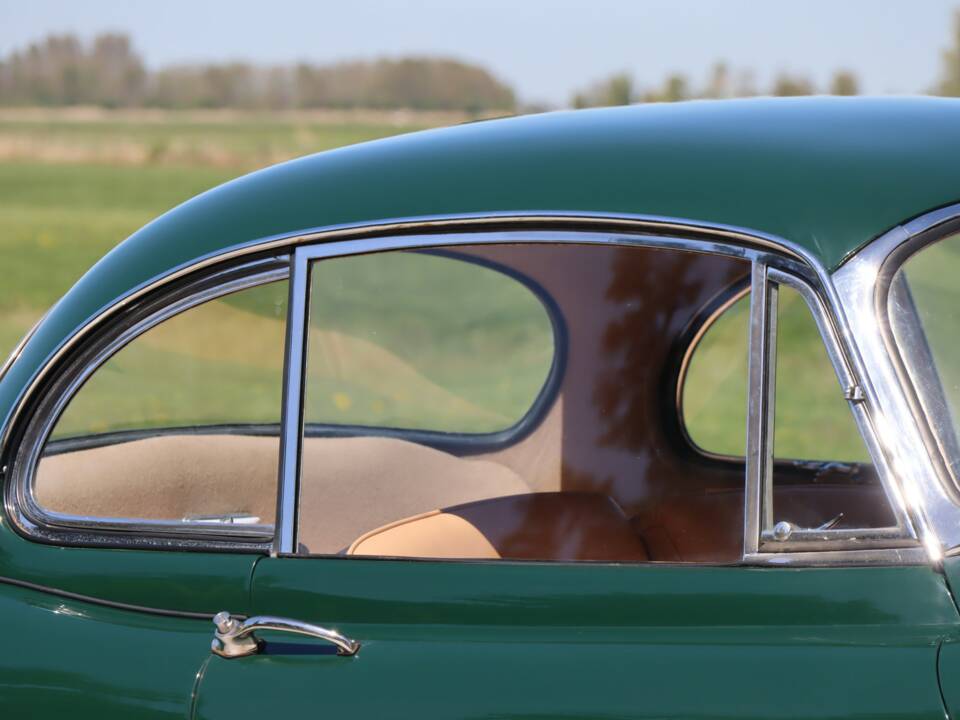 Image 18/50 of Jaguar XK 150 FHC (1959)