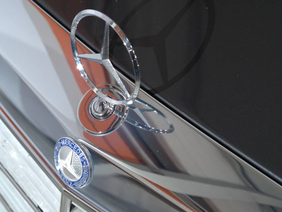 Image 10/52 of Mercedes-Benz 560 SEL (1988)