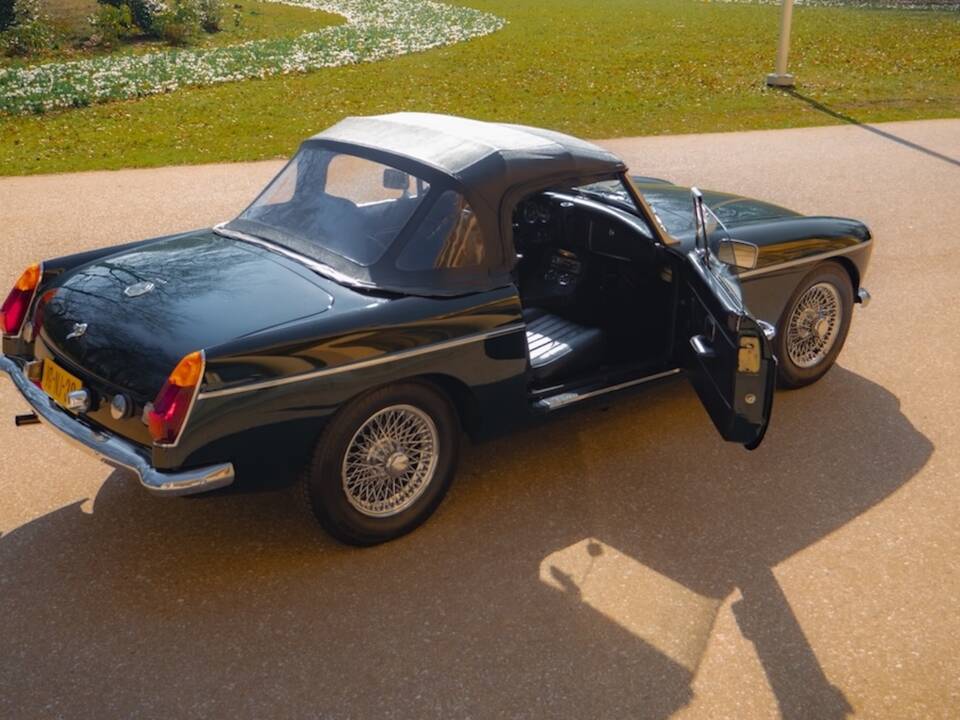 Bild 27/50 von MG MGB GT (1974)