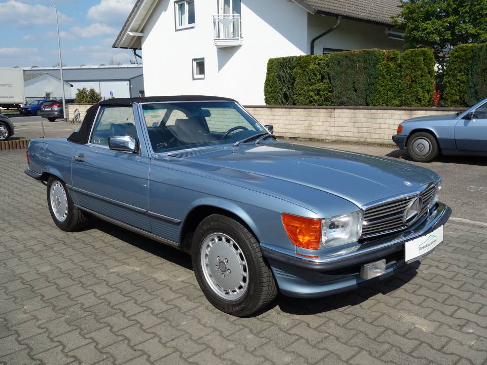 Image 18/35 of Mercedes-Benz 560 SL (1987)
