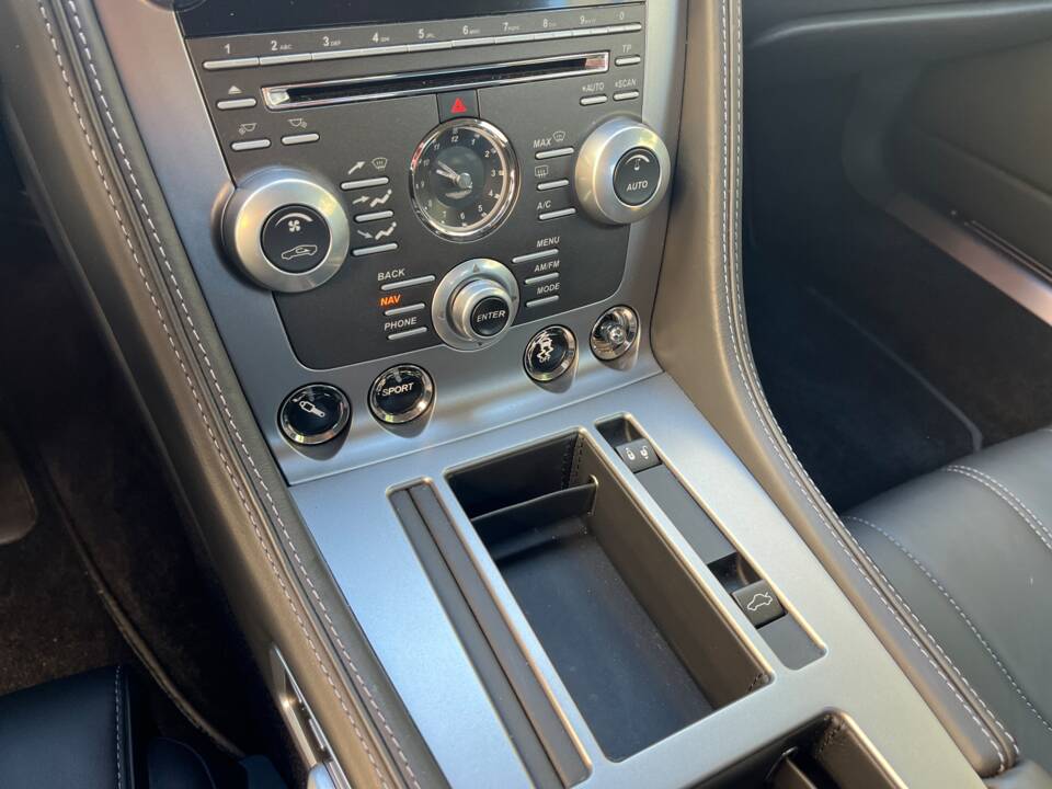 Bild 36/57 von Aston Martin Virage (2011)