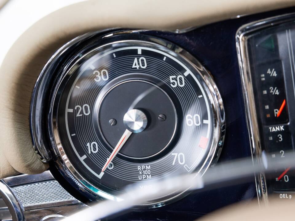 Image 15/40 de Mercedes-Benz 250 SL (1967)