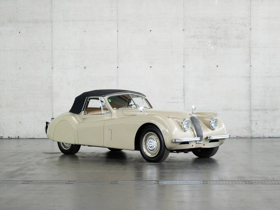 Image 14/50 de Jaguar XK 120 DHC (1953)