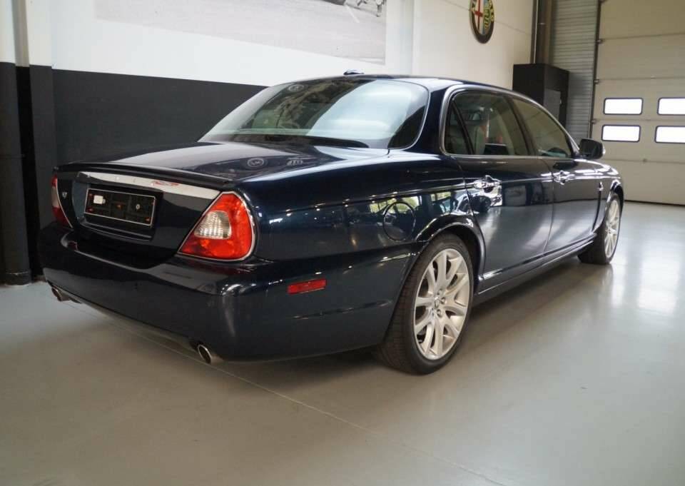 Immagine 33/50 di Jaguar XJ 8 4.2 (2008)