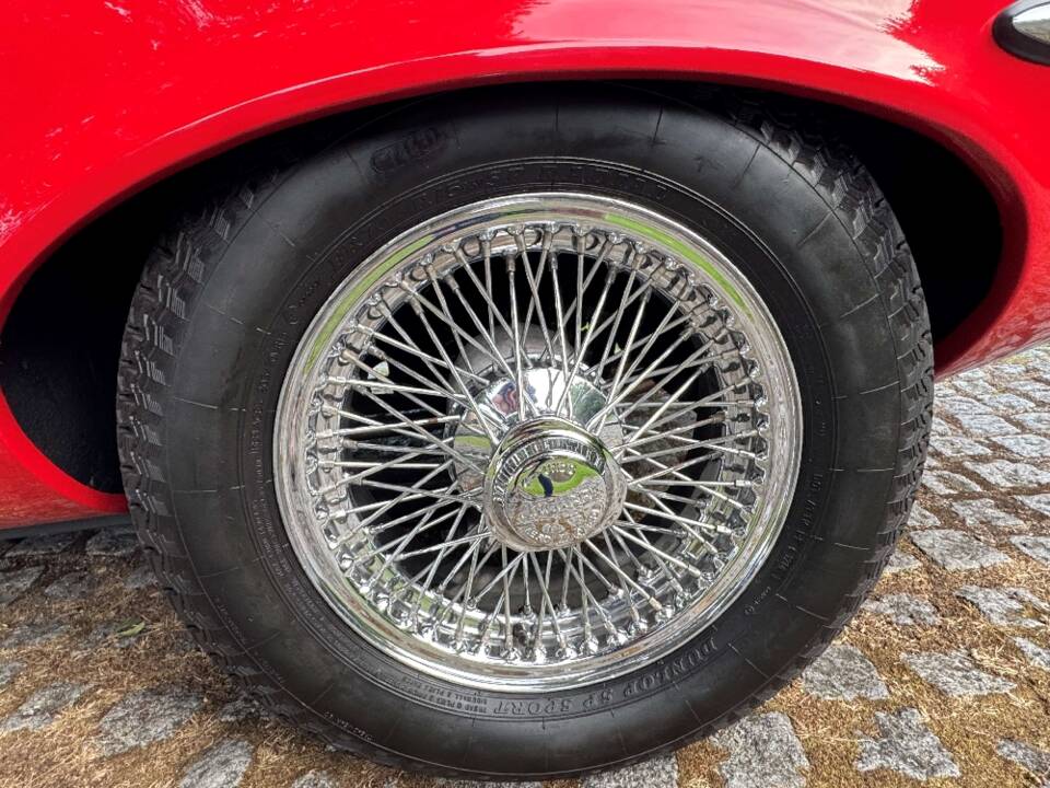 Image 36/39 of Jaguar E-Type V12 (1974)