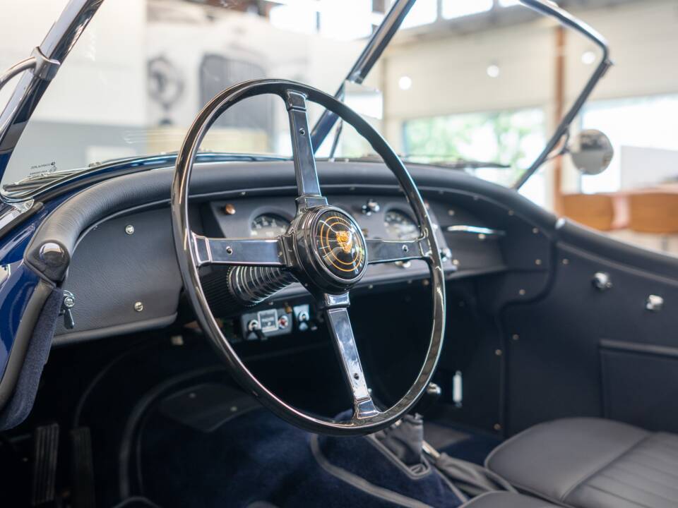 Immagine 43/62 di Jaguar XK 140 OTS (1954)