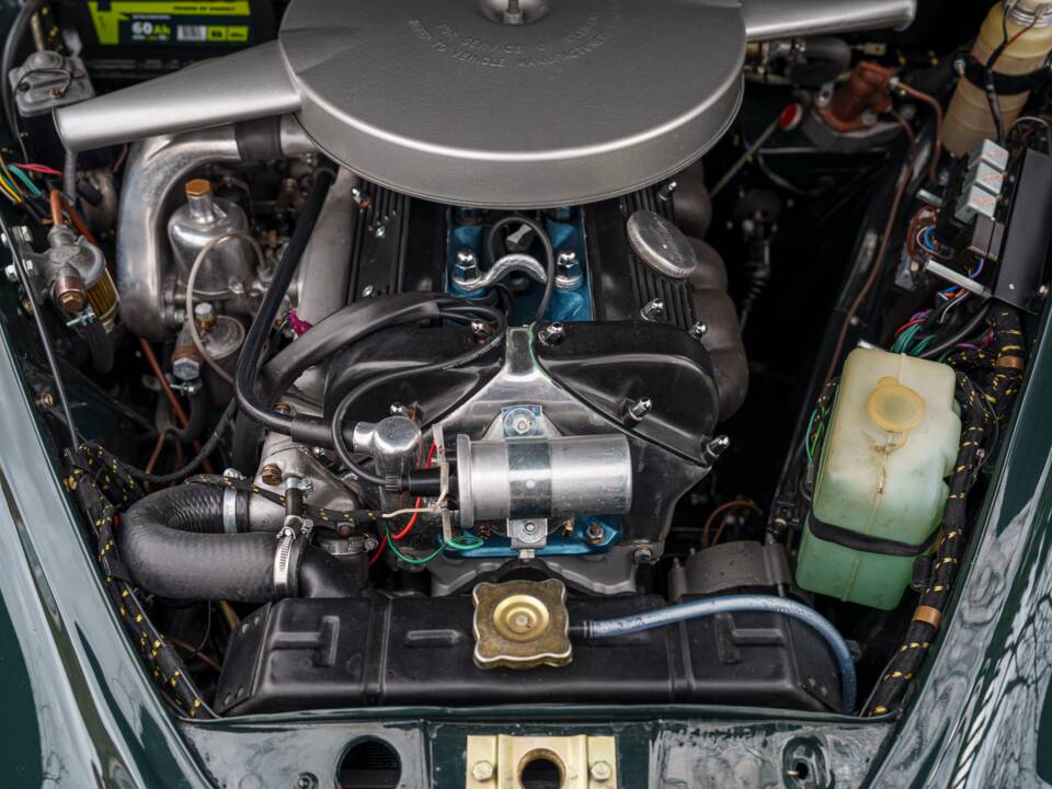 Image 26/31 of Jaguar 340 (1968)