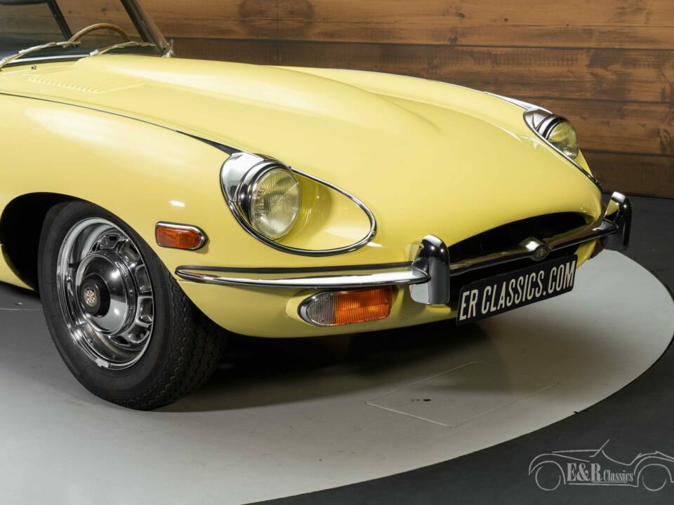 Image 3/8 de Jaguar E-Type (1970)