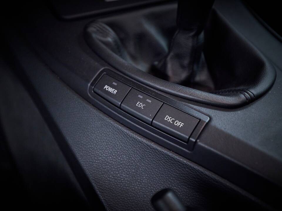Image 60/100 of BMW M3 (2006)