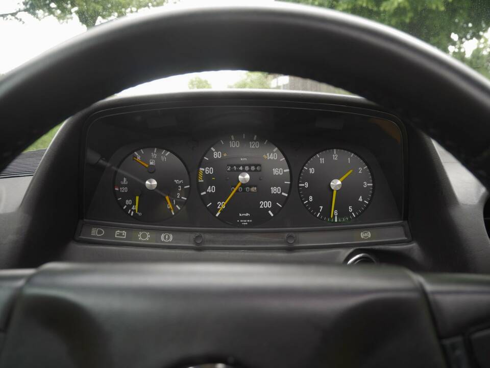 Immagine 14/50 di Mercedes-Benz 230 E (1900)